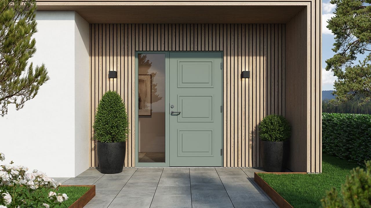 Grønn ytterdør med sidefelt.