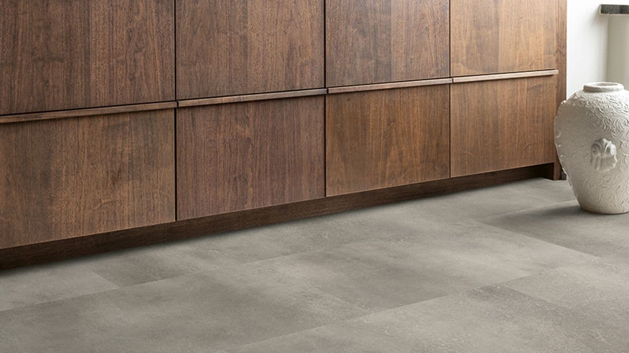 Vinylgulv på kjøkken med steindekor.