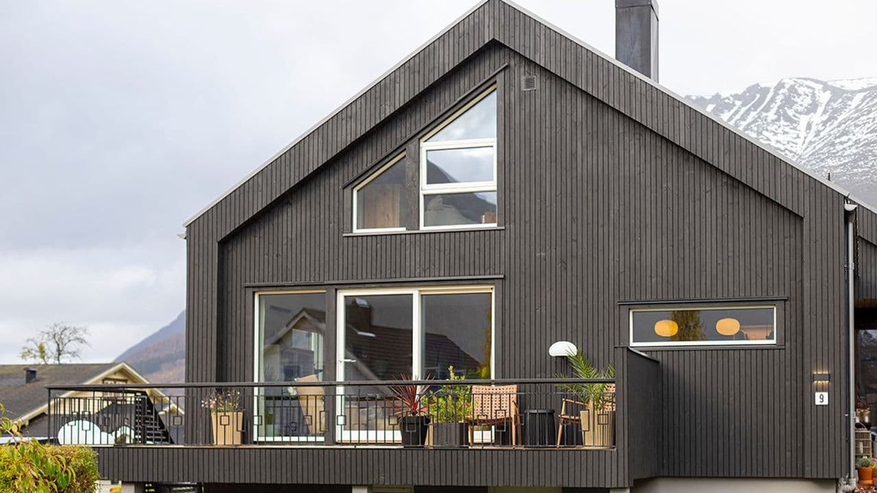 Bolighus med ÆDEL moderne utvendig kledning fra Bergene Holm.