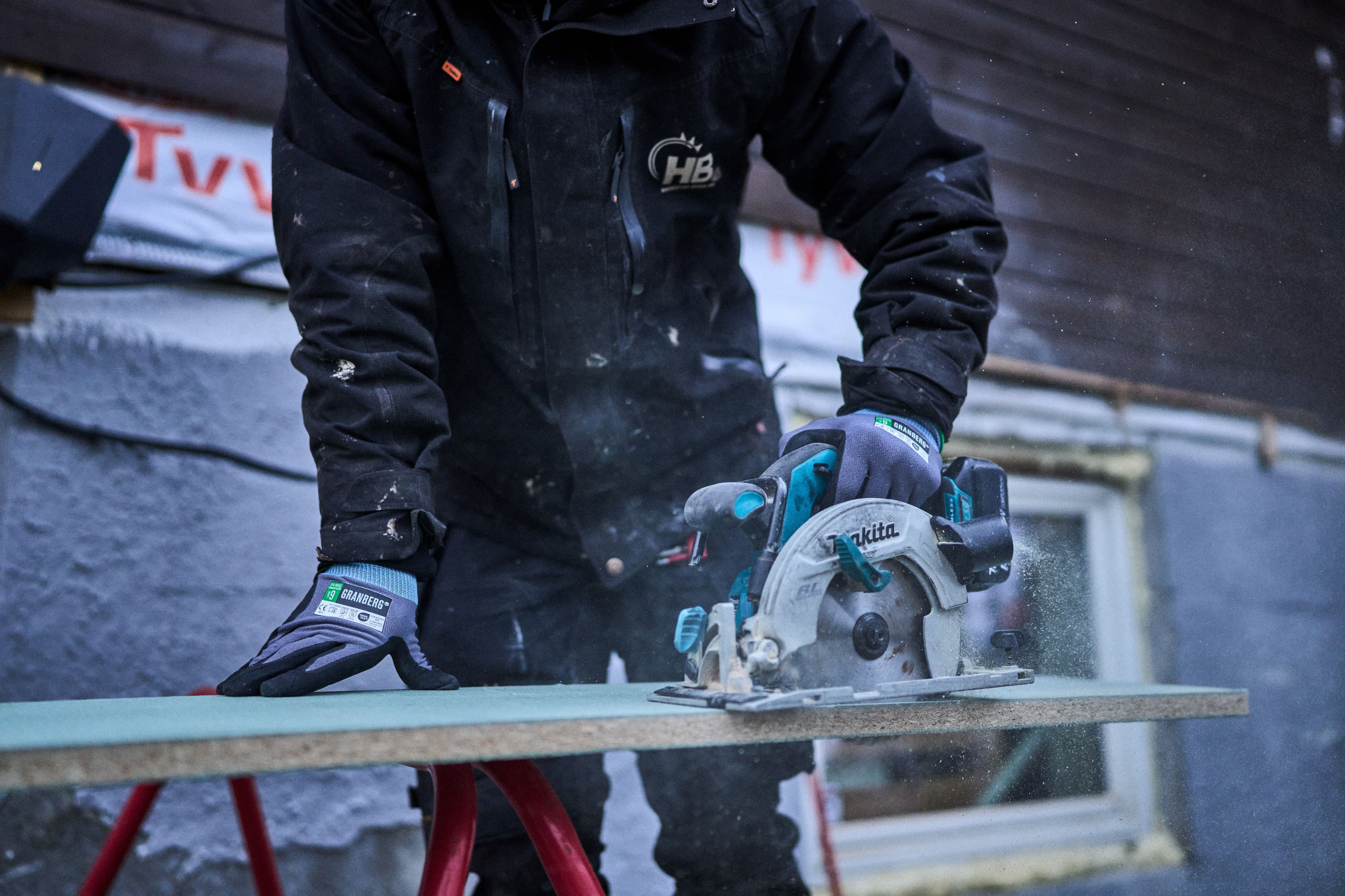 Granberg hansker i fokus