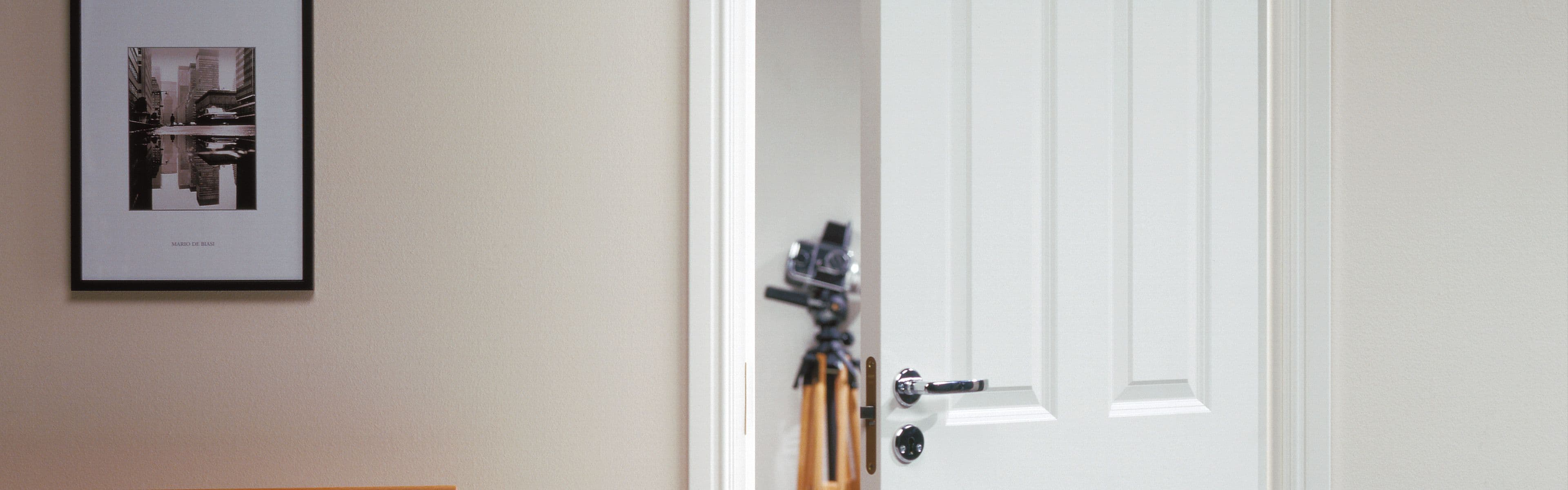 Støyreduserende innerdør i hvit.