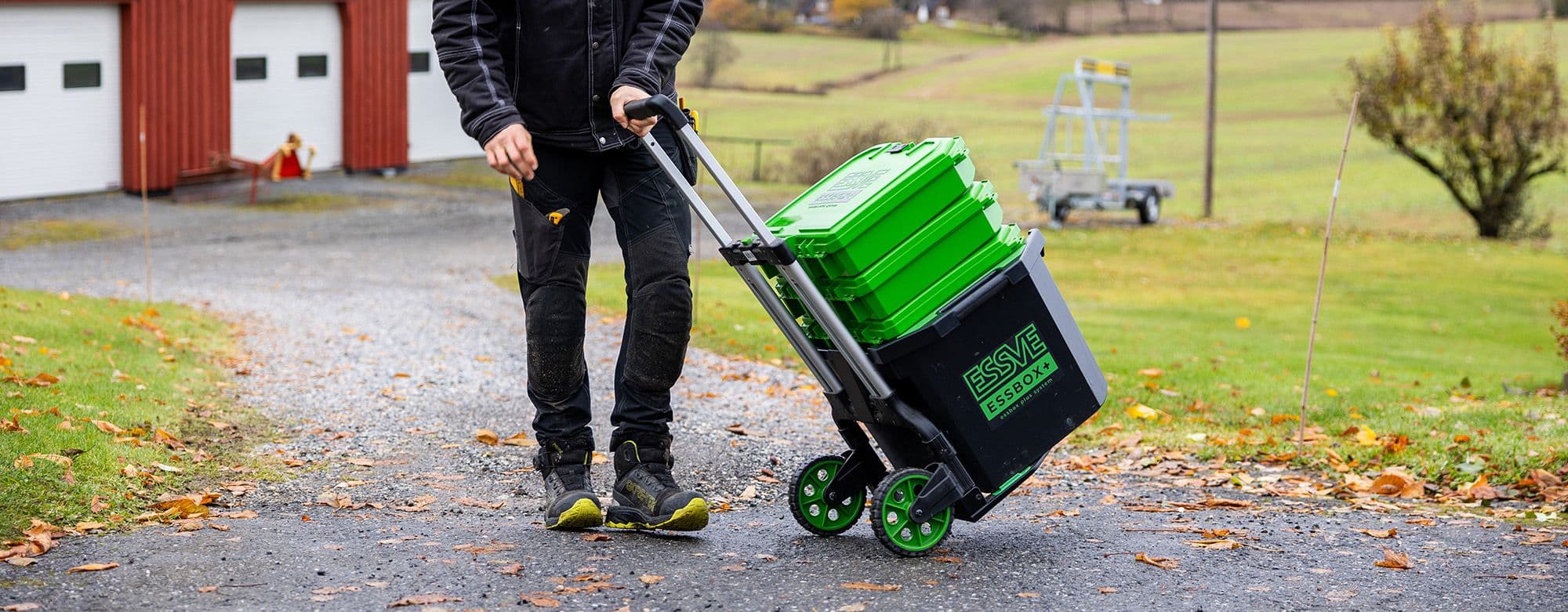 Håndverker med ESSBOX+.
